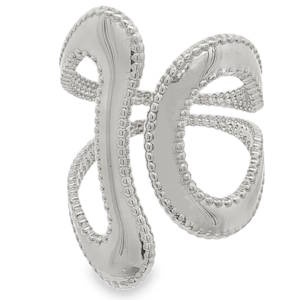 Découvrez cette bague artistique en acier argenté, une pièce unique qui marie l'éclat du métal précieux à un design contemporain. Sa forme sculpturale enveloppe le doigt avec élégance, offrant un style distinctif et raffiné. Un bijou qui affirme votre personnalité avec audace. Taille ajustable.