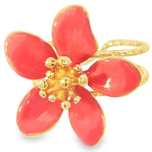 Apportez une touche de fraîcheur et de poésie à votre style avec cette magnifique bague ajustable en forme de fleur en acier doré. Conçue avec soin, elle associe l'éclat chaleureux d'une finition dorée à la douceur de l'émail pour un rendu à la fois romantique et résolument moderne. Les pétales sont recouverts d'un émail d'un rouge lumineux et vibrant. Cette finition apporte une touche de couleur pop et estivale qui capte immédiatement le regard. Le cœur de la fleur est joliment texturé avec des pistils dorés en relief, captant magnifiquement la lumière. La bague dispose d'un corps ajustable (ouvert à l'arrière), permettant de l'adapter parfaitement à toutes les morphologies de doigts.