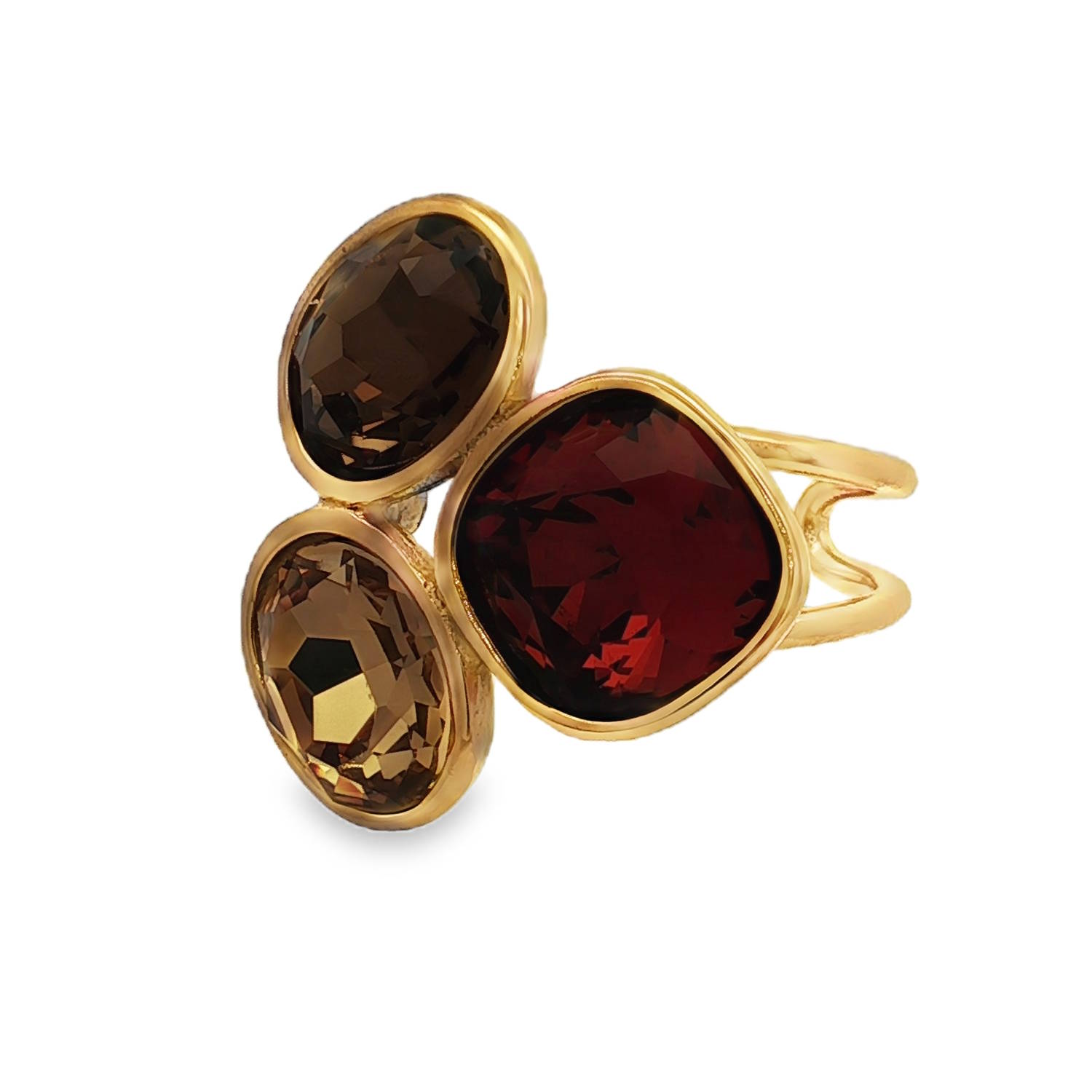 Sublime bague multi-pierres en acier doré, ornée de trois cristaux marron et doré.<br/>Les cristaux taillés en cabochons ovales présentent une transparence absolue, une symétrie et un polissage de haute qualité.<br/>Le style de taille met en valeur la couleur intense et la composition exceptionnelle de ces pierres précieuses.<br/>Taille ajustable. Ovale Rond Strass Adolescent Adulte Automne Femme Fille Hiver Sublime bague multi-pierres en acier doré, ornée de trois cristaux marron et doré.<br/>Les cristaux taillés en cabochons ovales présentent une transparence absolue, une symétrie et un polissage de haute qualité.<br/>Le style de taille met en valeur la couleur intense et la composition exceptionnelle de ces pierres précieuses.<br/>Taille ajustable. Ovale Rond Strass Adolescent Adulte Automne Femme Fille Hiver