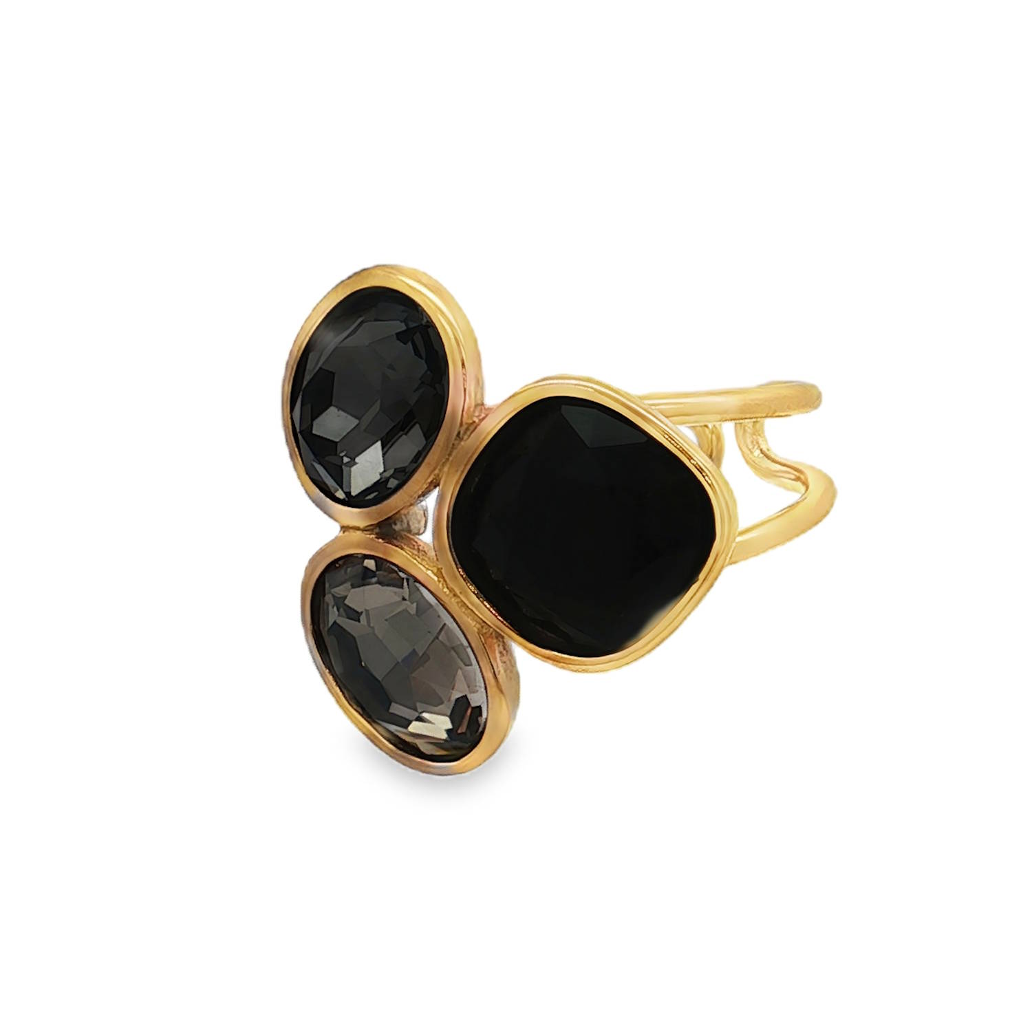 Sublime bague multi-pierres en acier doré, ornée de trois cristaux noir et gris.<br/>Les cristaux taillés en cabochons ovales présentent une transparence absolue, une symétrie et un polissage de haute qualité.<br/>Le style de taille met en valeur la couleur intense et la composition exceptionnelle de ces pierres précieuses.<br/>Taille ajustable. Ovale Rond Strass Adolescent Adulte Automne Femme Fille Hiver Sublime bague multi-pierres en acier doré, ornée de trois cristaux noir et gris.<br/>Les cristaux taillés en cabochons ovales présentent une transparence absolue, une symétrie et un polissage de haute qualité.<br/>Le style de taille met en valeur la couleur intense et la composition exceptionnelle de ces pierres précieuses.<br/>Taille ajustable. Ovale Rond Strass Adolescent Adulte Automne Femme Fille Hiver