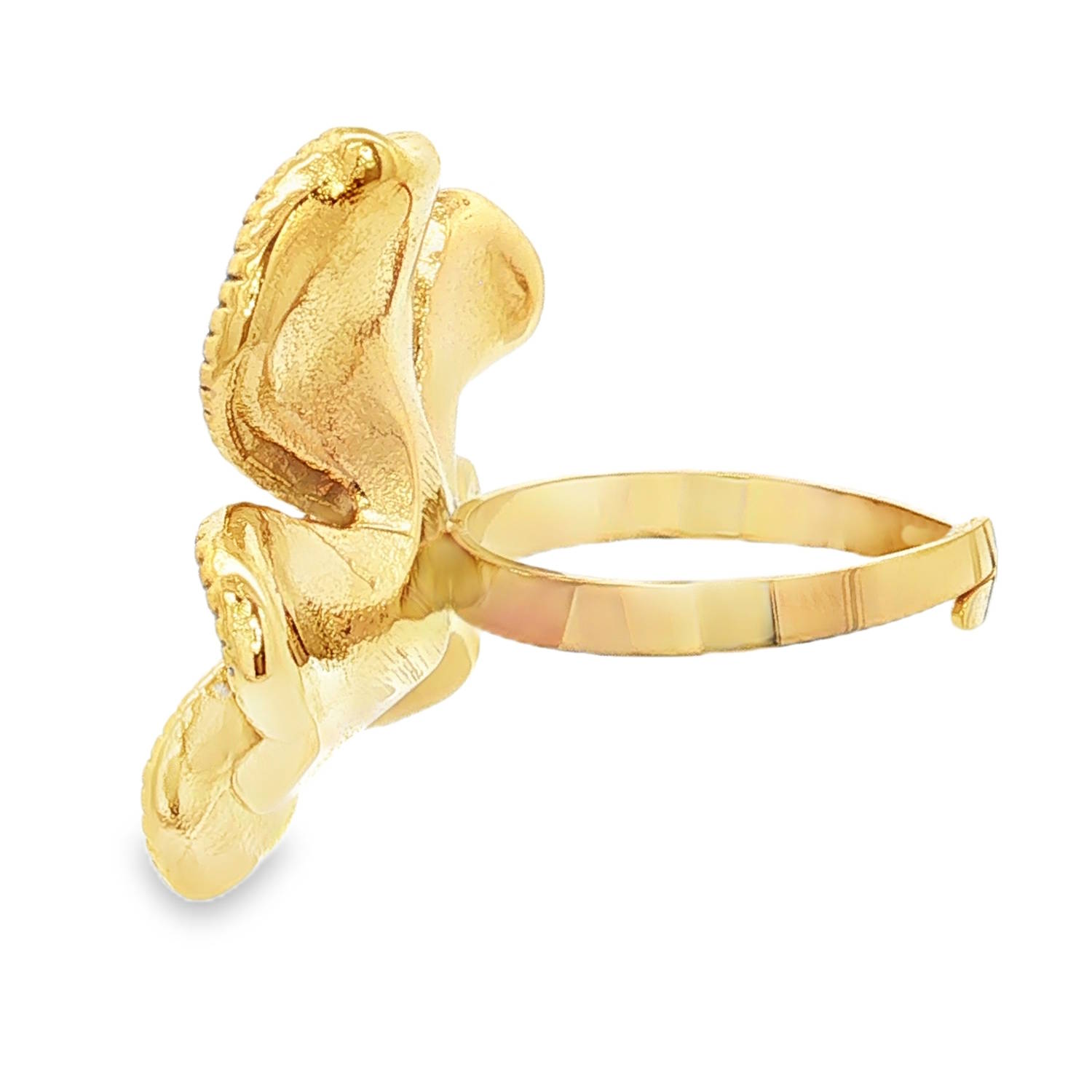 Apportez une touche de fraîcheur printanière et de sophistication à votre style avec cette magnifique bague cocktail en forme de fleur. Un bijou audacieux et poétique qui ne manquera pas d'attirer tous les regards.<br/>Chaque pétale est sublimé par un émail rose poudré aux reflets nacrés et marbrés, offrant de subtiles nuances de blanc et de rose qui capturent magnifiquement la lumière.<br/>La bague dispose d'un corps ajustable (ouvert à l'arrière), permettant de l'adapter parfaitement à toutes les morphologies de doigts. Adolescent Adulte Eté Femme Fille Fleurs Nature Printemps Apportez une touche de fraîcheur printanière et de sophistication à votre style avec cette magnifique bague cocktail en forme de fleur. Un bijou audacieux et poétique qui ne manquera pas d'attirer tous les regards.<br/>Chaque pétale est sublimé par un émail rose poudré aux reflets nacrés et marbrés, offrant de subtiles nuances de blanc et de rose qui capturent magnifiquement la lumière.<br/>La bague dispose d'un corps ajustable (ouvert à l'arrière), permettant de l'adapter parfaitement à toutes les morphologies de doigts. Adolescent Adulte Eté Femme Fille Fleurs Nature Printemps
