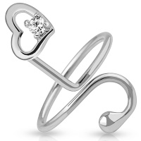 Bague anneau d'ongle en métal argenté avec un cœur surmonté d'un cristal serti 4 griffes. Taille ajustable.