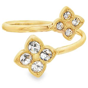 Affirmez votre style avec cette bague Toi et Moi au design moderne et floral. Conçue en acier inoxydable de haute qualité, elle allie la robustesse d’un métal durable à l’éclat raffiné d’un bijou de joaillerie. Cette bague se distingue par son anneau ouvert qui s'enroule avec grâce autour du doigt. Elle présente deux motifs en forme de fleurs de trèfle à quatre pétales, disposés de manière asymétrique pour un rendu dynamique et contemporain. Chaque fleur est délicatement sertie de cristaux blancs scintillants, captant la lumière à chaque mouvement. La finition polie de l'acier doré offre un miroitement impeccable qui ne ternit pas avec le temps. Sa forme ajustable permet de l'adapter parfaitement à votre morphologie ou de varier le doigt auquel vous la portez.