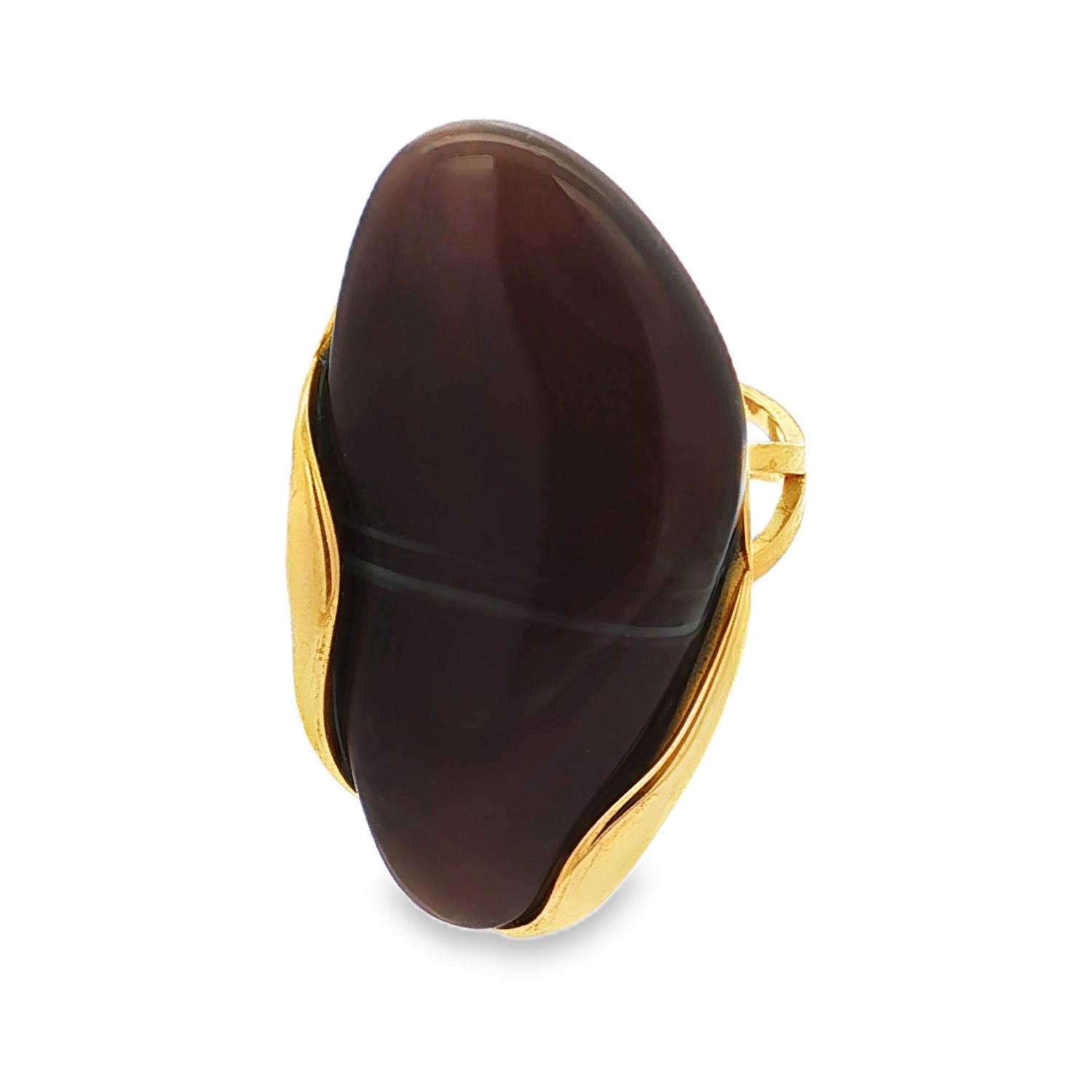 Découvrez cette bague cocktail audacieuse, mettant en valeur une pierre marron cabochon unique.<br/>Montée sur une structure en acier doré, cette pièce associe l'élégance classique à une esthétique contemporaine.<br/>La pierre, avec sa forme douce et son poli éclatant, captive le regard et confère à cette bague une présence sophistiquée et captivante.<br/>Taille ajustable. Ovale Adolescent Adulte Femme Fille Indémodable Découvrez cette bague cocktail audacieuse, mettant en valeur une pierre marron cabochon unique.<br/>Montée sur une structure en acier doré, cette pièce associe l'élégance classique à une esthétique contemporaine.<br/>La pierre, avec sa forme douce et son poli éclatant, captive le regard et confère à cette bague une présence sophistiquée et captivante.<br/>Taille ajustable. Ovale Adolescent Adulte Femme Fille Indémodable