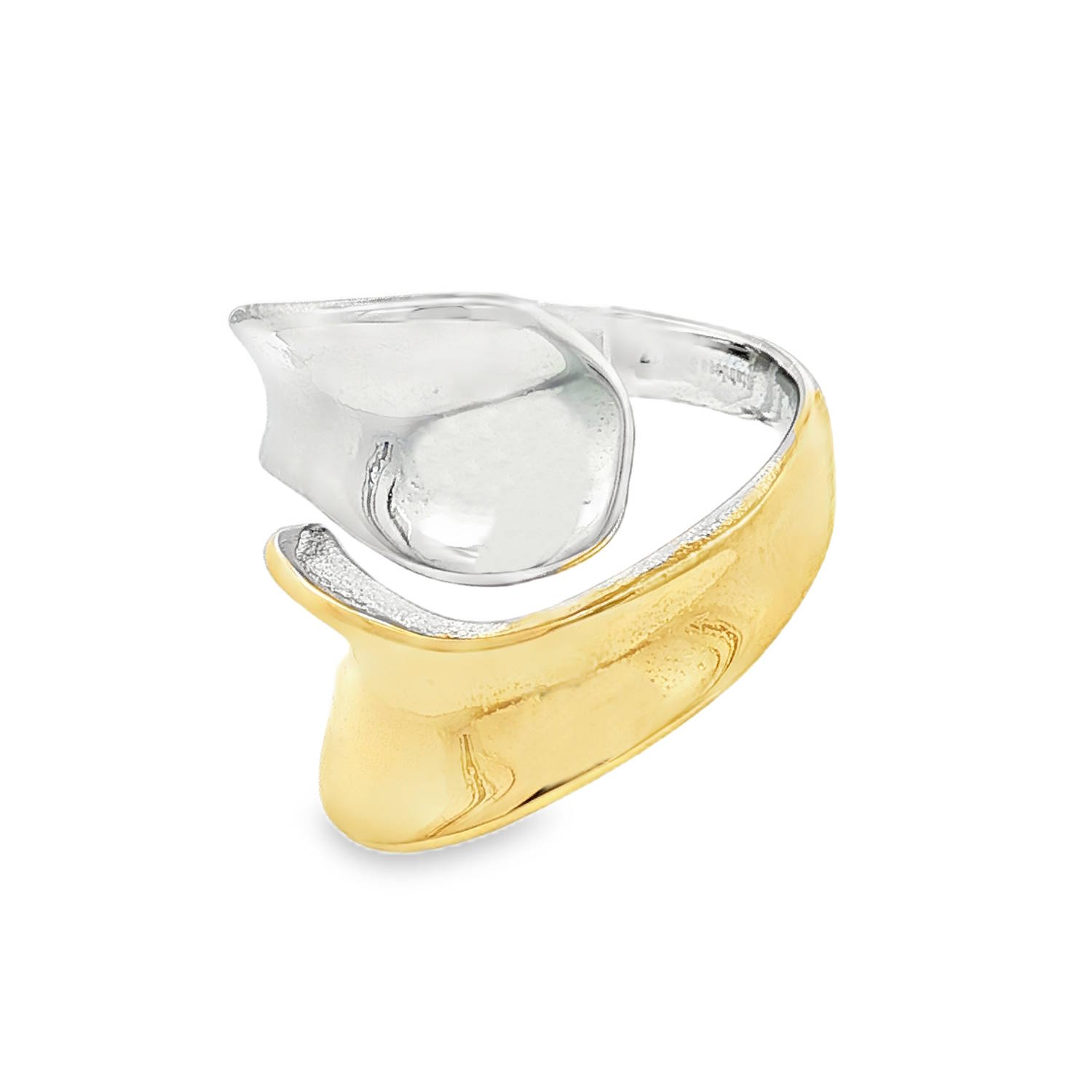 Sublime bague sculpturale en acier doré et argenté, une pièce d'art à porter au doigt.<br/>Son design contemporain et audacieux offre une allure sophistiquée.<br/>Le contraste des métaux met en valeur l'ingéniosité de sa forme.<br/>Une création unique pour celles qui osent l'élégance avant-gardiste.<br/>Taille unique 56. Adolescent Adulte Femme Fille Indémodable Sublime bague sculpturale en acier doré et argenté, une pièce d'art à porter au doigt.<br/>Son design contemporain et audacieux offre une allure sophistiquée.<br/>Le contraste des métaux met en valeur l'ingéniosité de sa forme.<br/>Une création unique pour celles qui osent l'élégance avant-gardiste.<br/>Taille unique 56. Adolescent Adulte Femme Fille Indémodable