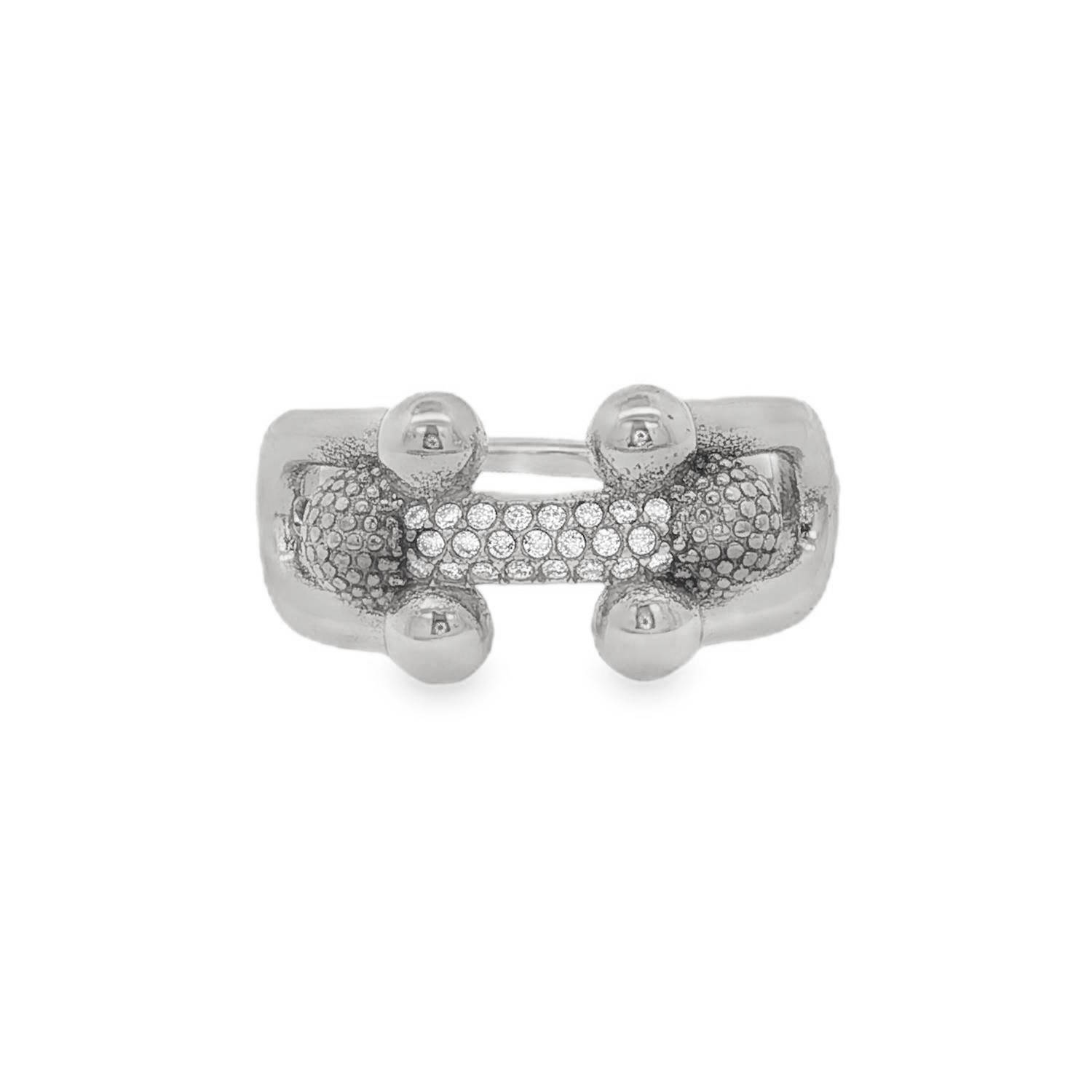 Découvrez cette bague bandeau unique en acier argenté, rehaussée de cristaux taille brillant.<br/>La composition met en valeur l'éclat des pierres précieuses, captant la lumière sous tous les angles. Un bijou raffiné, symbole d'élégance et de modernité, parfait pour compléter votre collection ou offrir en cadeau.<br/>Taille unique. Strass Adolescent Adulte Femme Fille Indémodable Découvrez cette bague bandeau unique en acier argenté, rehaussée de cristaux taille brillant.<br/>La composition met en valeur l'éclat des pierres précieuses, captant la lumière sous tous les angles. Un bijou raffiné, symbole d'élégance et de modernité, parfait pour compléter votre collection ou offrir en cadeau.<br/>Taille unique. Strass Adolescent Adulte Femme Fille Indémodable