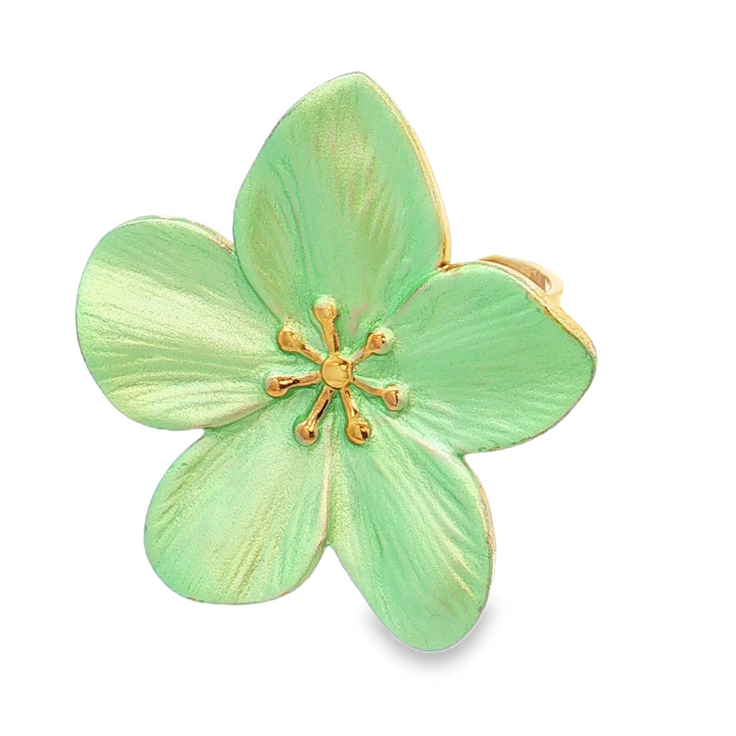 Apportez une touche de fraîcheur et de poésie à votre style avec cette bague sculpturale. Alliant la robustesse de l'acier à la délicatesse d'un design organique, ce bijou célèbre la beauté de la nature dans une version moderne et colorée.<br/>La bague arbore une fleur à cinq pétales finement nervurés, offrant un relief réaliste et une allure gracieuse.<br/>Les pétales sont recouverts d'un émail vert amande aux reflets irisés, évoquant la douceur du printemps.<br/>Le pistil central, travaillé en relief avec six petites tiges dorées, ajoute une dimension sophistiquée et un contraste lumineux.<br/>Sa structure ajustable permet de l'adapter facilement à toutes les morphologies de doigts. Adolescent Adulte Eté Femme Fille Fleurs Nature Printemps Apportez une touche de fraîcheur et de poésie à votre style avec cette bague sculpturale. Alliant la robustesse de l'acier à la délicatesse d'un design organique, ce bijou célèbre la beauté de la nature dans une version moderne et colorée.<br/>La bague arbore une fleur à cinq pétales finement nervurés, offrant un relief réaliste et une allure gracieuse.<br/>Les pétales sont recouverts d'un émail vert amande aux reflets irisés, évoquant la douceur du printemps.<br/>Le pistil central, travaillé en relief avec six petites tiges dorées, ajoute une dimension sophistiquée et un contraste lumineux.<br/>Sa structure ajustable permet de l'adapter facilement à toutes les morphologies de doigts. Adolescent Adulte Eté Femme Fille Fleurs Nature Printemps