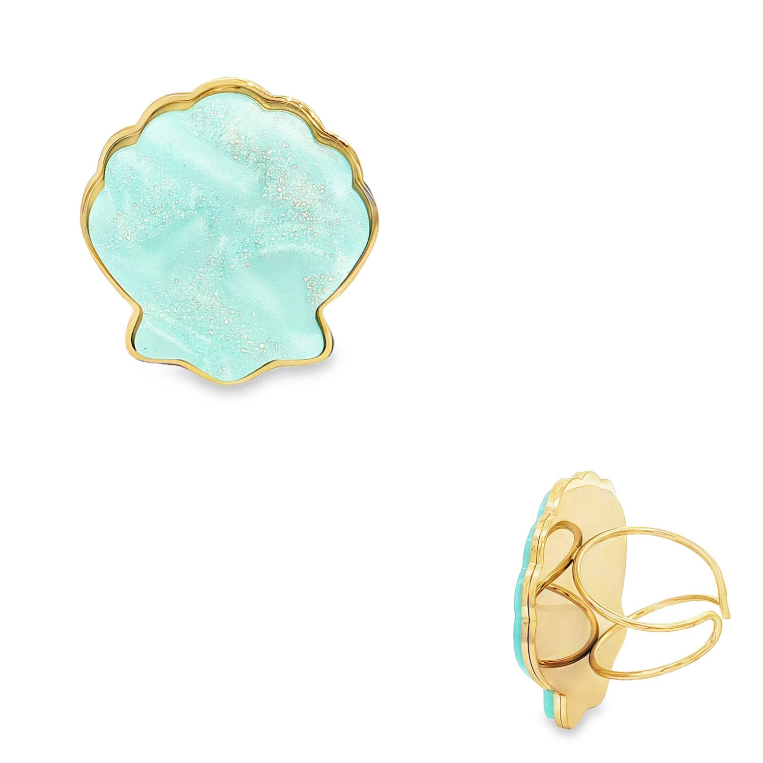 Apportez un souffle marin et une touche de féerie à votre main avec cette bague sculpturale en forme de coquillage. Alliant robustesse et raffinement, ce bijou est une véritable invitation au voyage et à la rêverie.<br/>Le cœur du coquillage est paré d'un bleu turquoise aux reflets marbrés, parsemé de fines paillettes argentées évoquant l'écume de mer scintillant sous le soleil.<br/>La bague dispose d'un corps ajustable (ouvert à l'arrière), permettant de l'adapter parfaitement à toutes les morphologies de doigts. Coquillage Adolescent Adulte Eté Femme Fille Nature Printemps Apportez un souffle marin et une touche de féerie à votre main avec cette bague sculpturale en forme de coquillage. Alliant robustesse et raffinement, ce bijou est une véritable invitation au voyage et à la rêverie.<br/>Le cœur du coquillage est paré d'un bleu turquoise aux reflets marbrés, parsemé de fines paillettes argentées évoquant l'écume de mer scintillant sous le soleil.<br/>La bague dispose d'un corps ajustable (ouvert à l'arrière), permettant de l'adapter parfaitement à toutes les morphologies de doigts. Coquillage Adolescent Adulte Eté Femme Fille Nature Printemps