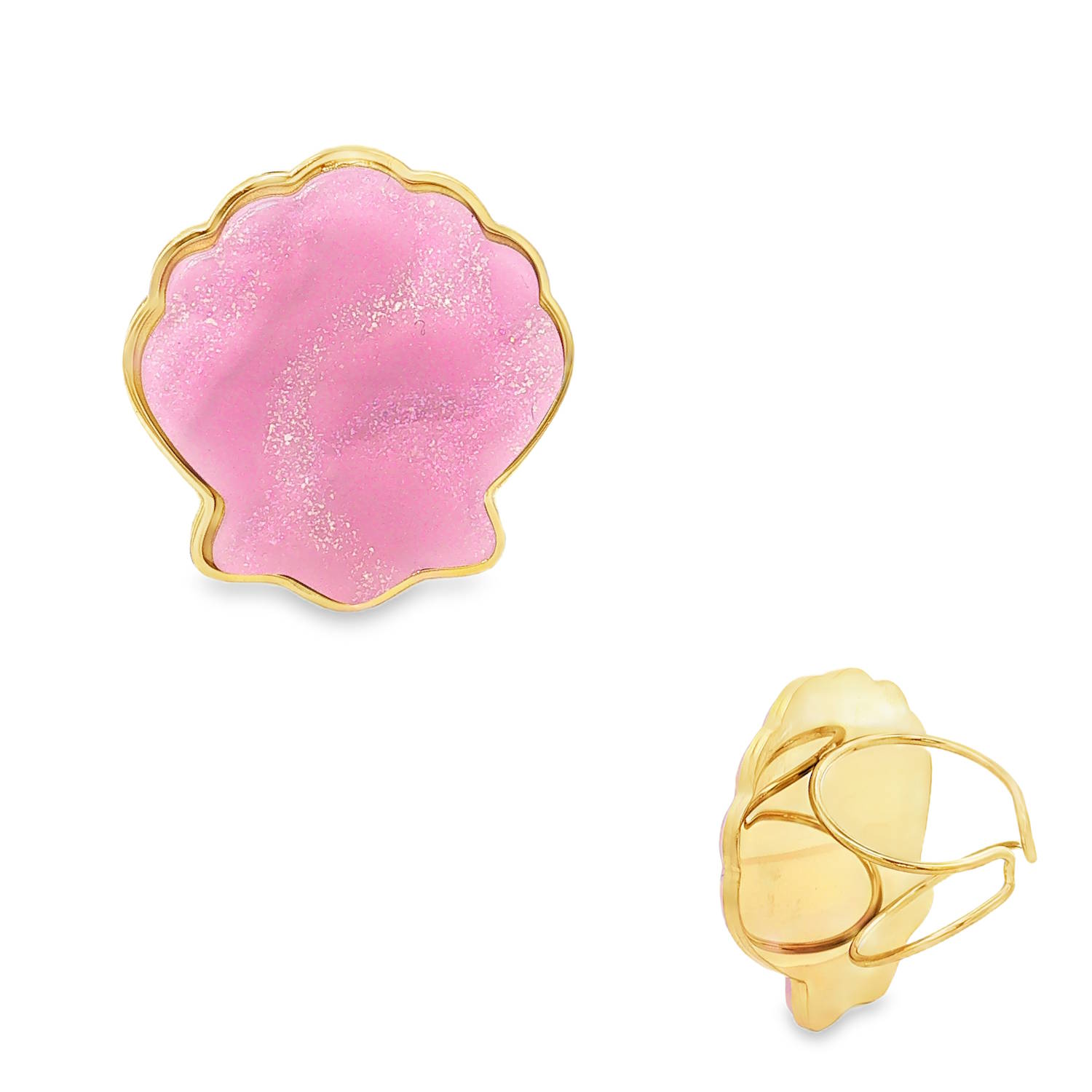 Apportez une touche de poésie marine et de douceur à votre style avec cette bague sculpturale. Inspirée par les trésors de l'océan, elle combine un design audacieux et des finitions scintillantes.<br/>Le cœur du coquillage est habillé d'une résine rose nacrée infusée de micro-paillettes argentées, captant la lumière à chaque mouvement pour un effet poussière d'étoiles.<br/>La bague dispose d'un corps ajustable (ouvert à l'arrière), permettant de l'adapter parfaitement à toutes les morphologies de doigts. Coquillage Adolescent Adulte Eté Femme Fille Nature Printemps Apportez une touche de poésie marine et de douceur à votre style avec cette bague sculpturale. Inspirée par les trésors de l'océan, elle combine un design audacieux et des finitions scintillantes.<br/>Le cœur du coquillage est habillé d'une résine rose nacrée infusée de micro-paillettes argentées, captant la lumière à chaque mouvement pour un effet poussière d'étoiles.<br/>La bague dispose d'un corps ajustable (ouvert à l'arrière), permettant de l'adapter parfaitement à toutes les morphologies de doigts. Coquillage Adolescent Adulte Eté Femme Fille Nature Printemps