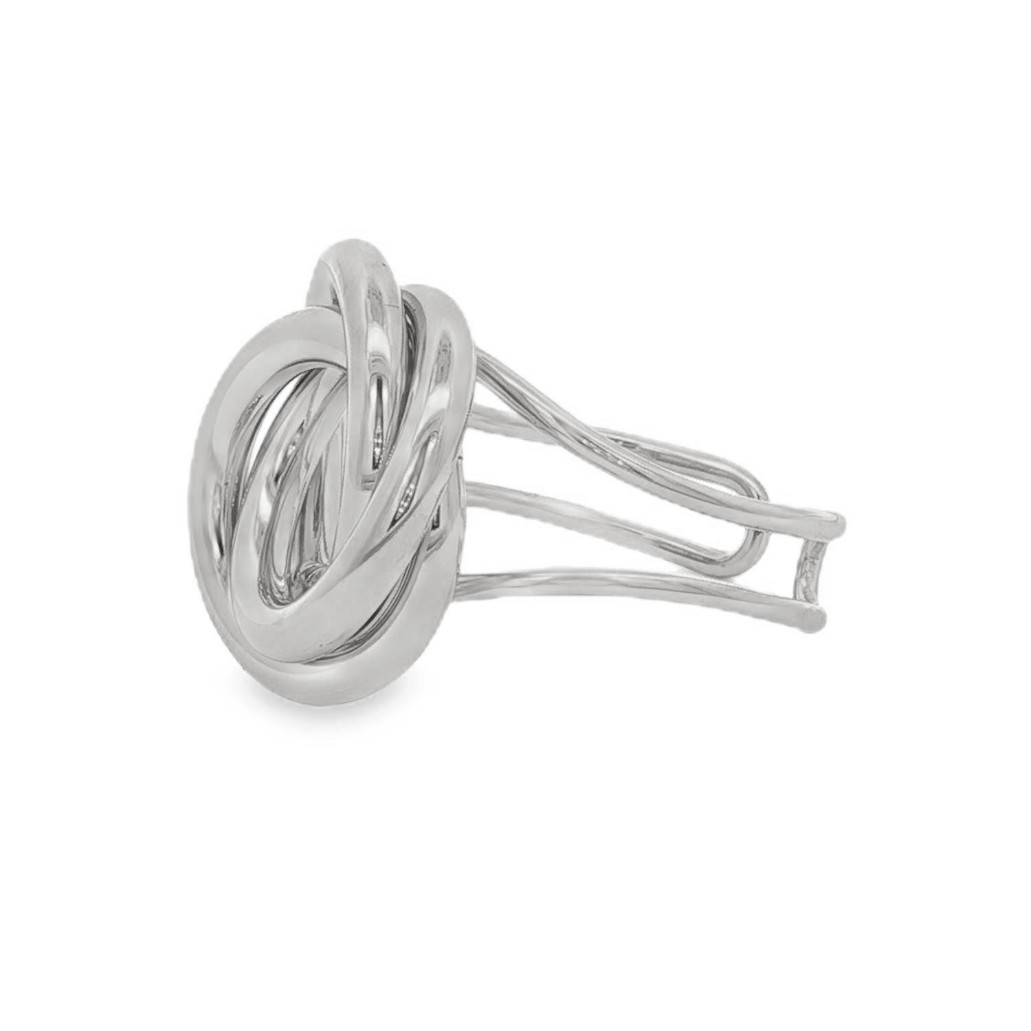 Cette bague en acier argenté incarne l'élégance moderne avec son design de bande complexe et entrelacée.<br/>Façonnée dans un or éclatant, elle offre un éclat chaleureux qui sublime le doigt.<br/>Son allure singulière en fait un bijou idéal pour celles qui recherchent un accessoire à la fois distinctif et raffiné, parfait pour rehausser une tenue quotidienne ou compléter un look de soirée.<br/>Taille ajustable. Rond Adolescent Adulte Femme Fille Indémodable Cette bague en acier argenté incarne l'élégance moderne avec son design de bande complexe et entrelacée.<br/>Façonnée dans un or éclatant, elle offre un éclat chaleureux qui sublime le doigt.<br/>Son allure singulière en fait un bijou idéal pour celles qui recherchent un accessoire à la fois distinctif et raffiné, parfait pour rehausser une tenue quotidienne ou compléter un look de soirée.<br/>Taille ajustable. Rond Adolescent Adulte Femme Fille Indémodable