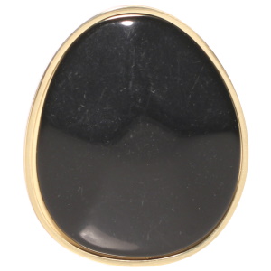 Bague en acier doré surmontée d'un cabochon de couleur noir. Taille ajustable.