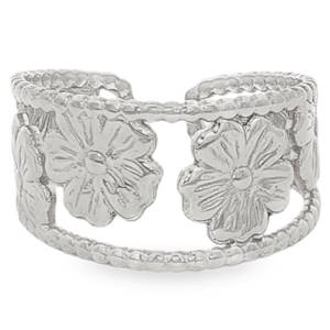 Cette bague de type ruban est confectionnée en acier argenté de haute qualité, offrant un éclat chaleureux et intemporel. Sa finition polie miroir souligne une surface lisse et bombée d'une symétrie parfaite, garantissant un confort optimal. Son design floral incarne l'élégance classique et la durabilité. Un choix idéal pour un usage quotidien. Taille ajustable.