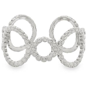 Cette bague élégante en acier argenté affiche un design épuré et contemporain. Sa structure se distingue par une finition lisse et polie qui maximise la réflexion de la lumière, créant un éclat luxueux. La silhouette moderne présente des lignes épurées et une courbure harmonieuse, offrant un équilibre parfait entre minimalisme et sophistication. Ce bijou intemporel, conçu avec une précision artisanale, constitue un accessoire polyvalent idéal pour rehausser toute garde-robe avec distinction. Taille ajustable.