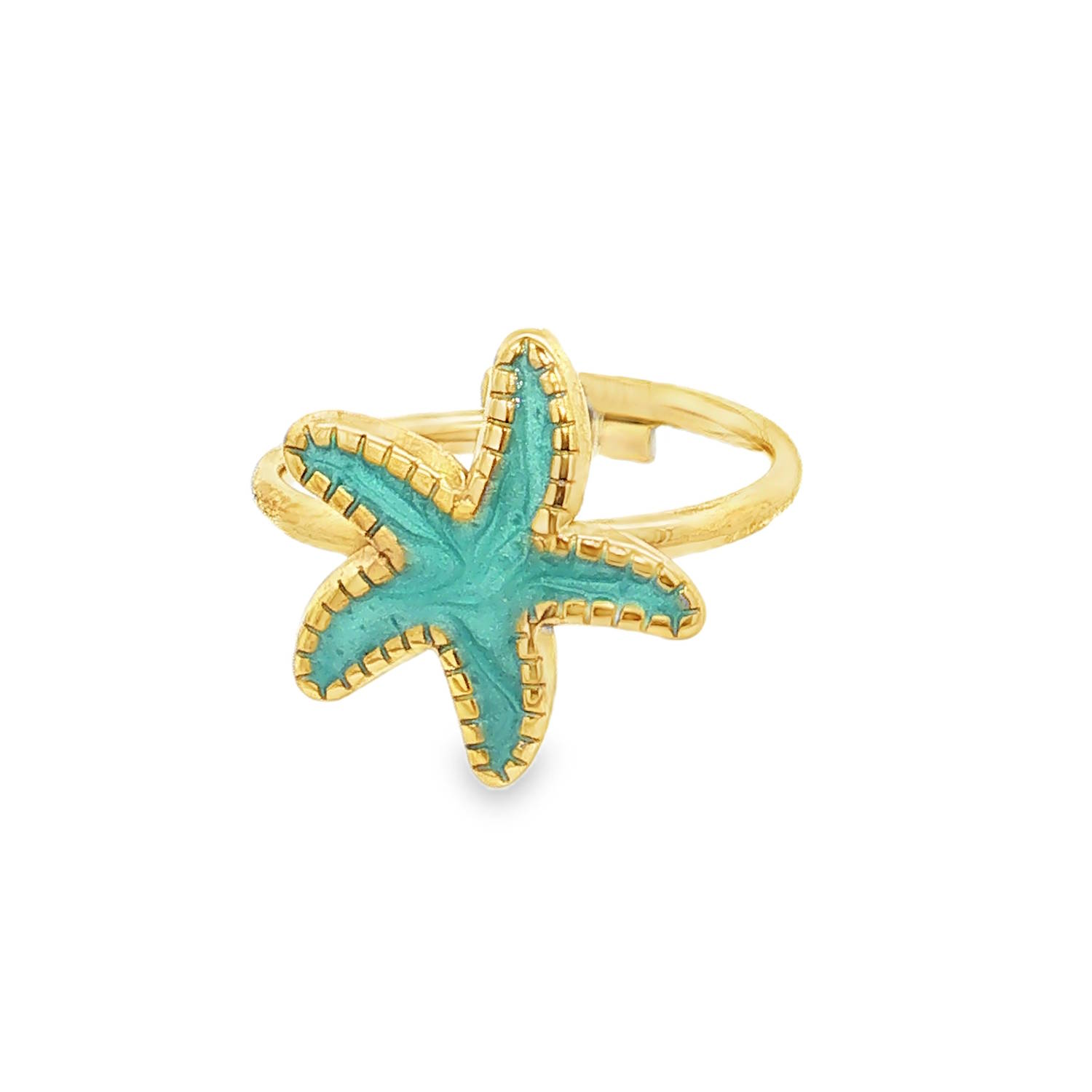 Apportez une touche de fraîcheur océanique à votre style avec cette bague délicate et lumineuse. Ce bijou capture l’essence des vacances et la beauté des fonds marins dans un design à la fois moderne et poétique.<br/>Le plateau de la bague représente une étoile de mer finement travaillée. Ses bordures sont délicatement texturées de petits motifs géométriques dorés, imitant l'aspect naturel et granuleux de cet habitant des mers.<br/>Le centre de l'étoile est orné d'un émail bleu turquoise vibrant, évoquant la clarté des eaux tropicales. Ce contraste avec le doré crée un bijou solaire et accrocheur.<br/>La bague dispose d'un corps ajustable (ouvert à l'arrière), permettant de l'adapter parfaitement à toutes les morphologies de doigts. Etoile Adolescent Adulte Animaux Eté Femme Fille Nature Printemps Apportez une touche de fraîcheur océanique à votre style avec cette bague délicate et lumineuse. Ce bijou capture l’essence des vacances et la beauté des fonds marins dans un design à la fois moderne et poétique.<br/>Le plateau de la bague représente une étoile de mer finement travaillée. Ses bordures sont délicatement texturées de petits motifs géométriques dorés, imitant l'aspect naturel et granuleux de cet habitant des mers.<br/>Le centre de l'étoile est orné d'un émail bleu turquoise vibrant, évoquant la clarté des eaux tropicales. Ce contraste avec le doré crée un bijou solaire et accrocheur.<br/>La bague dispose d'un corps ajustable (ouvert à l'arrière), permettant de l'adapter parfaitement à toutes les morphologies de doigts. Etoile Adolescent Adulte Animaux Eté Femme Fille Nature Printemps