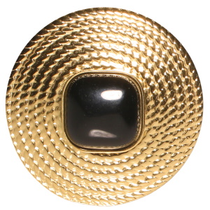 Bague pastille ronde tressée en acier doré surmontée d'un cabochon de forme carré en véritable pierre d'agate noire. Taille ajustable.