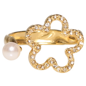 Bague en acier doré surmontée d'une fleur sertie de strass et d'une perle d'imitation. Taille ajustable.