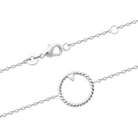 Bracelet composé d'une chaîne et d'un cercle tressé en argent 925/000 rhodié surmonté d'un oxyde de zirconium blanc serti 3 griffes. Fermoir mousqueton avec anneaux de rappel à 16 et 18 cm.