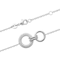 Bracelet composé d'une chaîne et de deux cercles en argent 925/000 rhodié dont un pavé d'oxydes de zirconium blancs. Fermoir mousqueton avec anneaux de rappel à 16 et 18 cm.