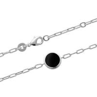 Bracelet composé d'une chaîne en argent 925/000 rhodié et d'une véritable pierre d'agate noire sertie clos. Fermoir mousqueton avec anneaux de rappel à 16 et 18 cm.