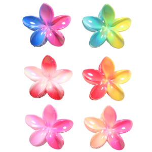Pince crabe pour cheveux en forme de fleur en plastique de couleur. 6 coloris différents. Vendu à l'unité. Votre préférence en commentaire.
