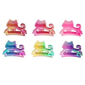 Ajoutez une touche de fantaisie et de couleur à votre coiffure avec cette pince à cheveux unique en forme de chat. Alliant un design adorable à des finitions modernes, elle est l'accessoire parfait pour les petits comme pour les grands. Chaque pince représente la silhouette d'un chat stylisé, de profil, arborant un petit nœud papillon délicat sous le menton et une queue élégamment recourbée. 6 coloris différents. Vendu à l'unité. Votre préférence en commentaires.