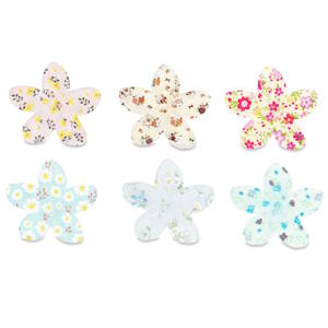 Pince crabe à cheveux en forme de fleurs, affichant un style printanier et délicat. Chaque pince possède une forme de fleur à cinq pétales arrondis, recouverte d'un tissu aux motifs floraux variés. 6 coloris différents. Vendu à l'unité. Votre préférence en commentaires.