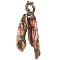 Chouchou élastique pour cheveux en forme de foulard noué en textile satiné de couleur avec motifs.