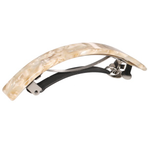 Barrette en plastique de couleur et en métal argenté.