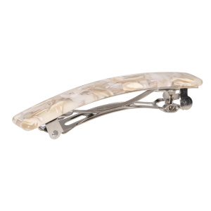 Barrette en plastique de couleur et en métal argenté.