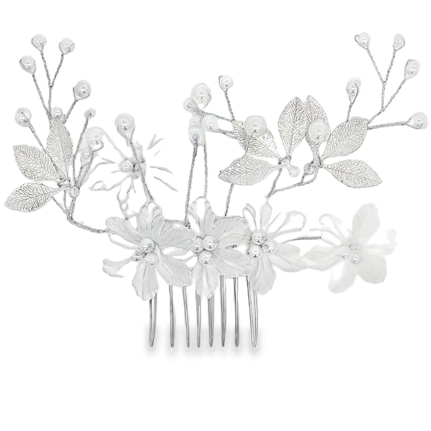 Sublime peigne à cheveux ornée de perles nacrées, un bijou délicat et raffiné pour sublimer votre coiffure.<br/>Des perles rondes, éclatantes et lumineuses, sont délicatement montées sur une structure en métal argenté.<br/>Une composition florale et aérienne parfaite pour une touche d'élégance discrète. Perle Adolescent Adulte Femme Fiançailles Fille Fleurs Indémodable Mariage Nature Sublime peigne à cheveux ornée de perles nacrées, un bijou délicat et raffiné pour sublimer votre coiffure.<br/>Des perles rondes, éclatantes et lumineuses, sont délicatement montées sur une structure en métal argenté.<br/>Une composition florale et aérienne parfaite pour une touche d'élégance discrète. Perle Adolescent Adulte Femme Fiançailles Fille Fleurs Indémodable Mariage Nature