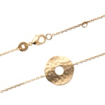 Bracelet avec cercle martelé en plaqué or.