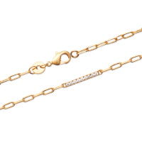 Bracelet composé d'une chaîne en plaqué or jaune 18 carats et une barre pavée d'oxydes de zirconium blancs. Fermoir mousqueton avec anneaux de rappel à 16 et 18 cm.