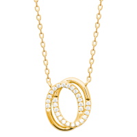 Collier composé d'une chaîne et d'un pendentif au motif de deux cercles ovales entrelacés en plaqué or jaune 18 carats et pavé en partie d'oxydes de zirconium blancs. Fermoir mousqueton avec anneaux de rappel à 40, 42 et 45 cm.