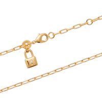 Bracelet composé d'une chaîne en plaqué or jaune 18 carats et un cadenas en plaqué or jaune 18 carats serti d'un oxyde de zirconium blanc. Fermoir mousqueton avec anneaux de rappel à 16 et 18 cm.