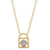Collier composé d'une chaîne en plaqué or jaune 18 carats et d'un pendentif cadenas serti d'une véritable pierre d'agate bleue. Fermoir mousqueton avec anneaux de rappel à 40, 42 et 45 cm.