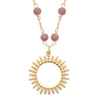 Collier composé d'une chaîne avec un pendentif soleil en plaqué or jaune 18 carats et des perles en véritable pierre de tourmaline rose. Fermoir mousqueton avec 5 cm de rallonge.