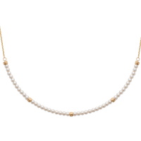 Collier composé d'une chaîne en plaqué or jaune 18 carats et de perles d'imitation. Fermoir mousqueton avec anneaux de rappel à 40, 42 et 45 cm.