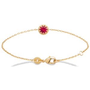 Bracelet composé d'une chaîne en plaqué or jaune 18 carats et d'un oxyde de zirconium de couleur rose serti clos en forme d'étoile. Fermoir mousqueton avec anneaux de rappel à 16 et 18 cm.