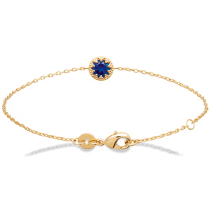 Bracelet composé d'une chaîne en plaqué or jaune 18 carats et d'un oxyde de zirconium de couleur bleu serti clos en forme d'étoile. Fermoir mousqueton avec anneaux de rappel à 16 et 18 cm.
