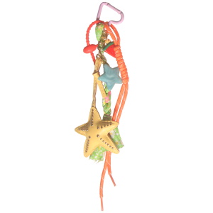 Porte-clés fantaisie avec des franges en textile multicolore, d'une étoile jaune en simili cuir, d'une étoile bleue, d'une tranche de pastèque.
