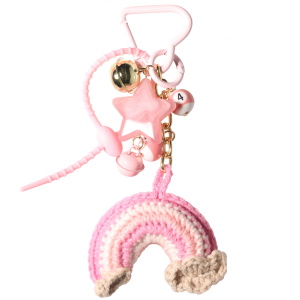 Porte-clés fantaisie composé d'un mousqueton en forme de cœur, de deux grelots, de deux mini boules de billard, d'une étoile rose et d'un arc en ciel en textile.