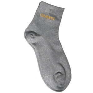 Paire de chaussettes scintillantes avec l'inscription Queen.