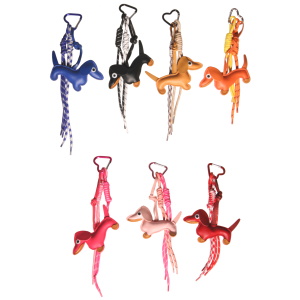 Porte-clés fantaisie avec deux cordons de couleur, d'un chien en simili cuir et un mousqueton en forme de cœur. 7 coloris différents. Vendu à l'unité. Votre préférence en commentaire.