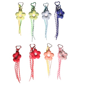 Porte-clés fantaisie avec deux cordons de couleur, d'une fleur en simili cuir et un mousqueton en forme de cœur. 8 coloris différents. Vendu à l'unité. Votre préférence en commentaire.
