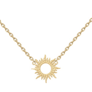 Collier composé d'une chaîne et d'un pendentif soleil en plaqué or jaune 18 carats. Fermoir anneau ressort avec 3 cm de rallonge.