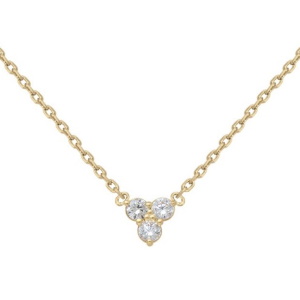 Collier composé d'une chaîne en plaqué or jaune 18 carats et d'un pendentif serti de trois oxydes de zirconium blancs. Fermoir anneau de ressort avec 4 cm de rallonge.