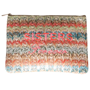 Pochette paille multicolore avec le message Sisters Forever.
