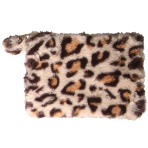 Pochette en imitation de fourrure tachetée.