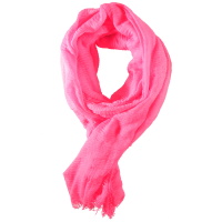 Foulard gaufré rectangle effet froissé en 100% viscose de couleur rose fluo.