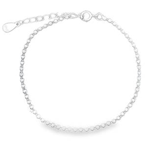 Ce bracelet délicat est une pièce intemporelle qui allie sobriété et éclat. Conçu en argent massif 925/000, il se distingue par son design minimaliste composé d'une succession de petites billes parfaitement alignées. Une chaîne de billes facettées qui capturent la lumière à chaque mouvement de poignet pour un scintillement discret. Un fermoir de type anneau à ressort classique pour une fermeture fiable et facile au quotidien et équipé d'une chaînette d'extension robuste, pour s'adapter parfaitement à toutes les morphologies de poignet.